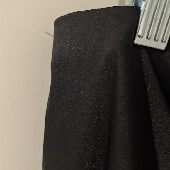 Satin like skirt from Forever 21 ๐๐๐Navy Blue, easy to style, can be work often - Picture 4 of 6